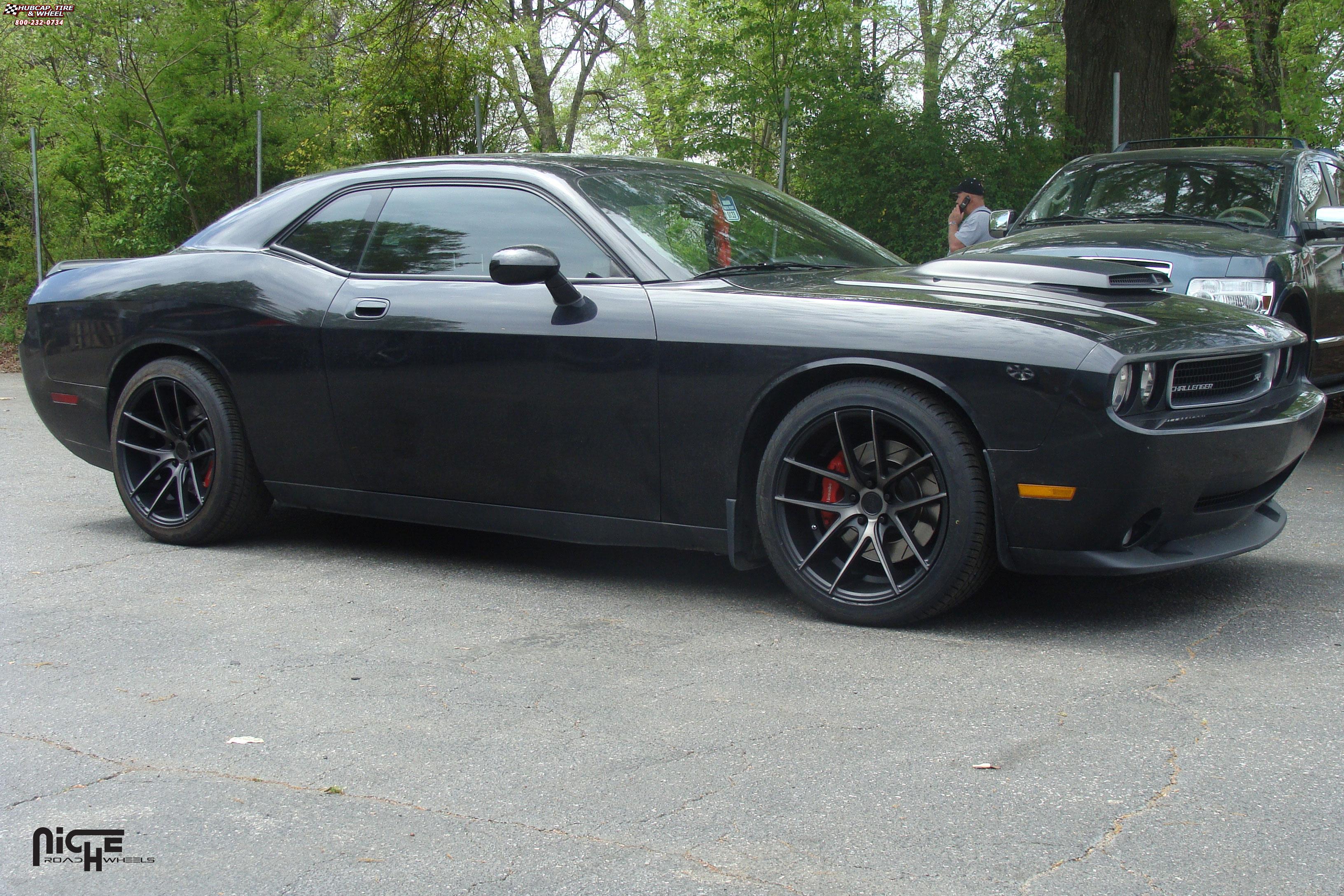 vehicle gallery/dodge challenger niche targa m130  Black & Machined with Dark Tint wheels and rims