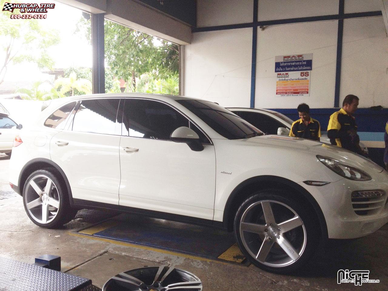 vehicle gallery/porsche cayenne niche milan m135 suv 22x10  Silver with Machine Cut Face wheels and rims